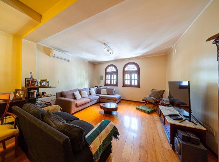 Casa · 300m² · 4 Ambientes · 1 Cochera