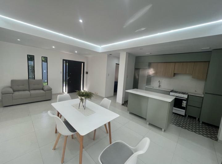 Casa · 76m² · 3 Ambientes · 2 Cocheras