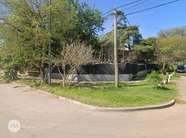 Terreno · 408m² · 7 Ambientes · 2 Cocheras