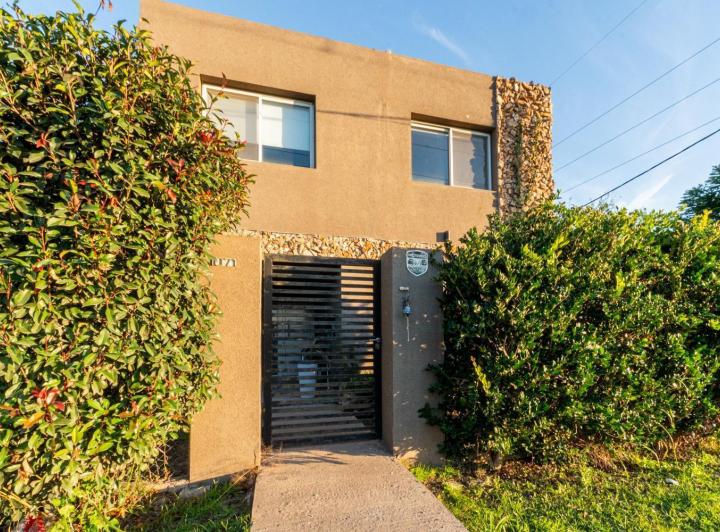 Casa · 148m² · 6 Ambientes · 2 Cocheras