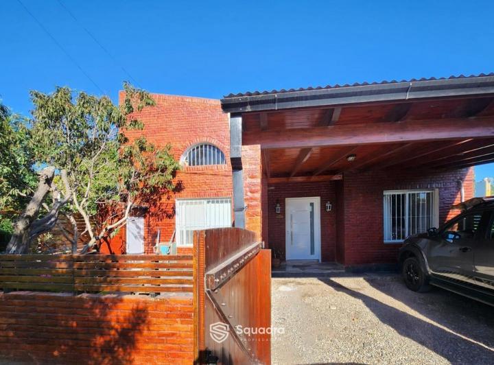 Casa · 130m² · 5 Ambientes · 2 Cocheras