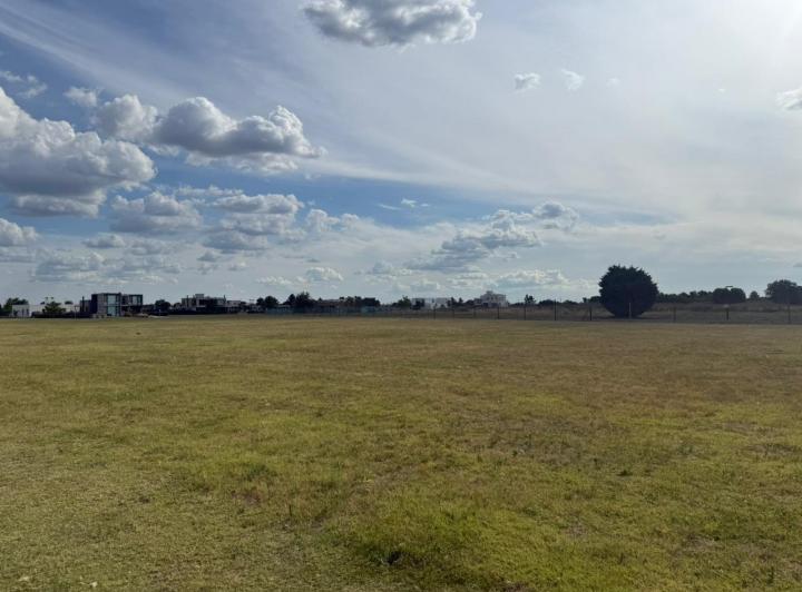 Terreno · 817m² · 1 Ambiente