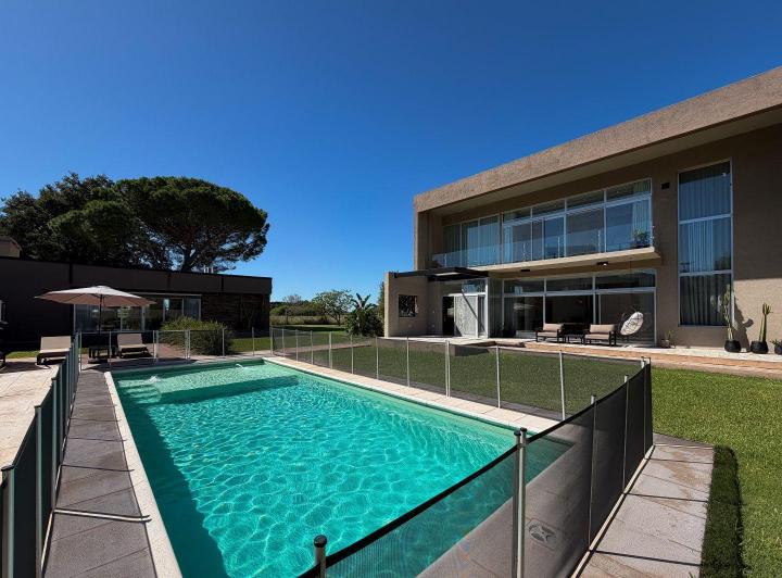 Casa · 320m² · 2 Cocheras