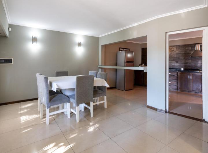 Casa · 93m² · 4 Ambientes · 1 Cochera