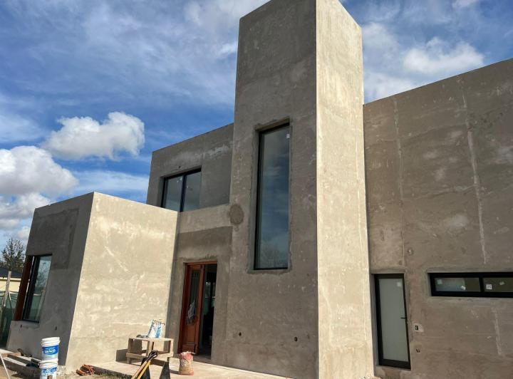 Casa · 191m² · 5 Ambientes · 2 Cocheras