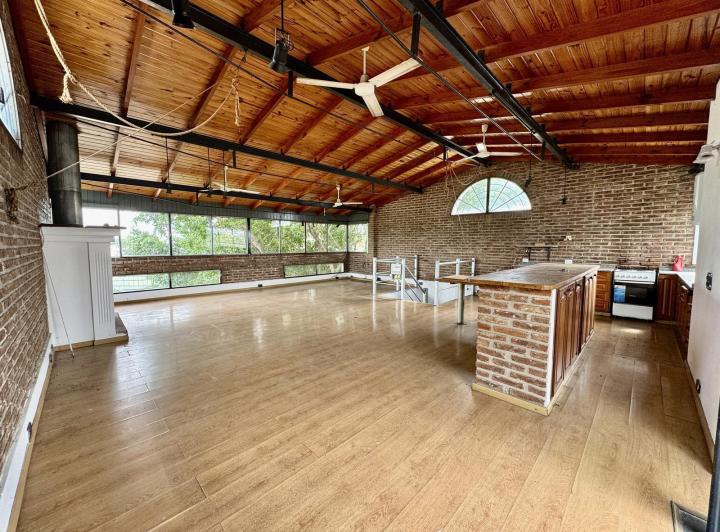 Casa · 171m² · 7 Ambientes · 1 Cochera