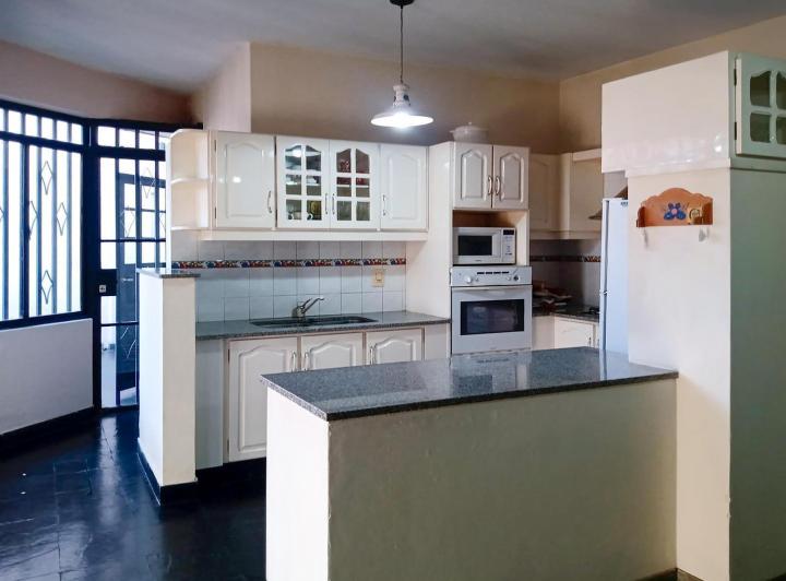Casa · 232m² · 6 Ambientes · 1 Cochera