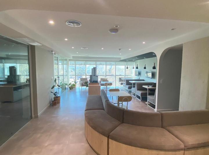 Oficina comercial · 298m² · 1 Ambiente · 5 Cocheras