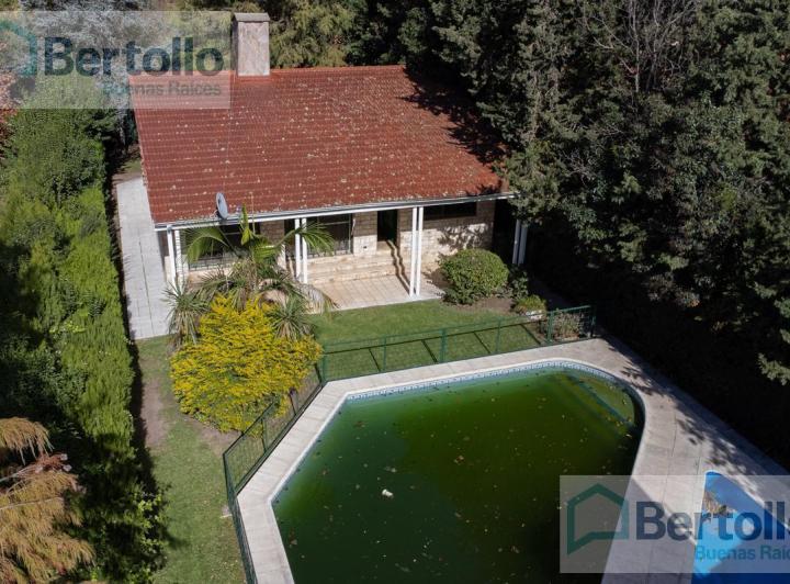Casa · 300m² · 3 Ambientes · 2 Cocheras