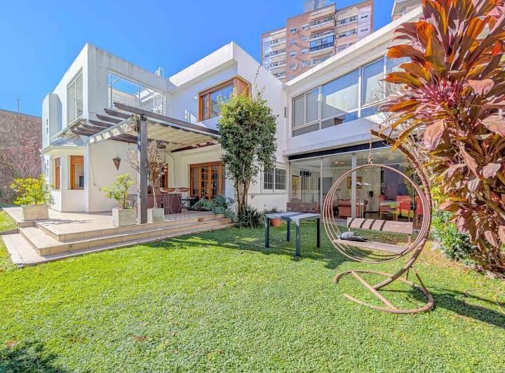 Casa · 937m² · 6 Ambientes · 5 Cocheras