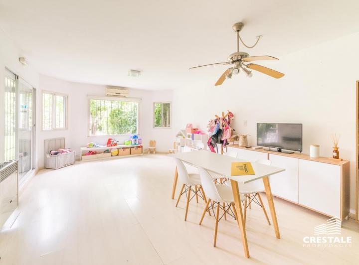 Casa · 215m² · 5 Ambientes · 2 Cocheras