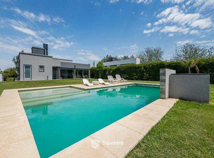 Casa · 130m² · 5 Ambientes · 3 Cocheras