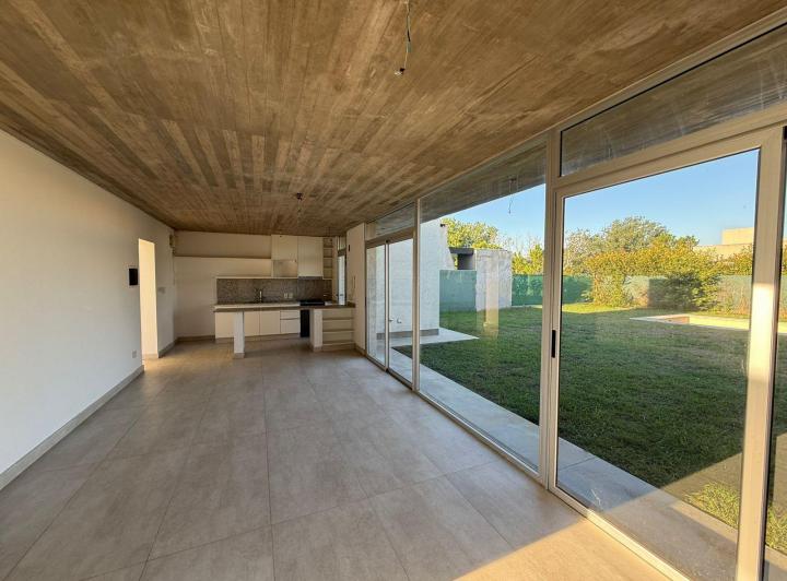 Casa · 96m² · 8 Ambientes · 2 Cocheras