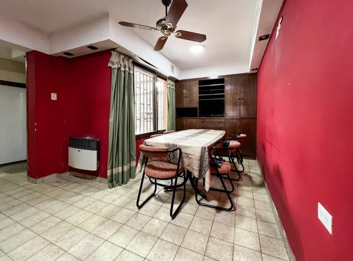 Casa · 244m² · 4 Ambientes · 2 Cocheras