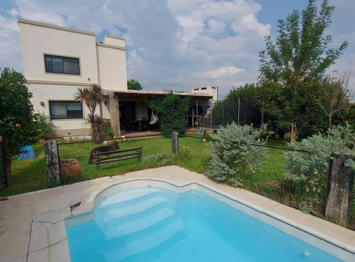 Casa · 156m² · 3 Dormitorios · 2 Cocheras