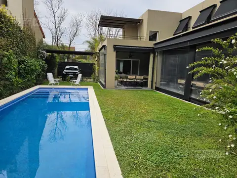Casa en Alquiler en Martinez Vias / Libertador, Martinez