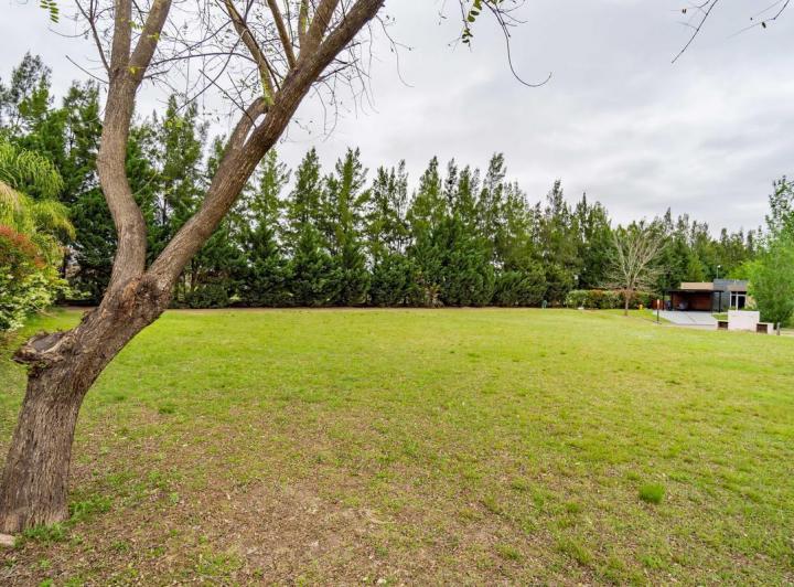 Terreno · 806m²
