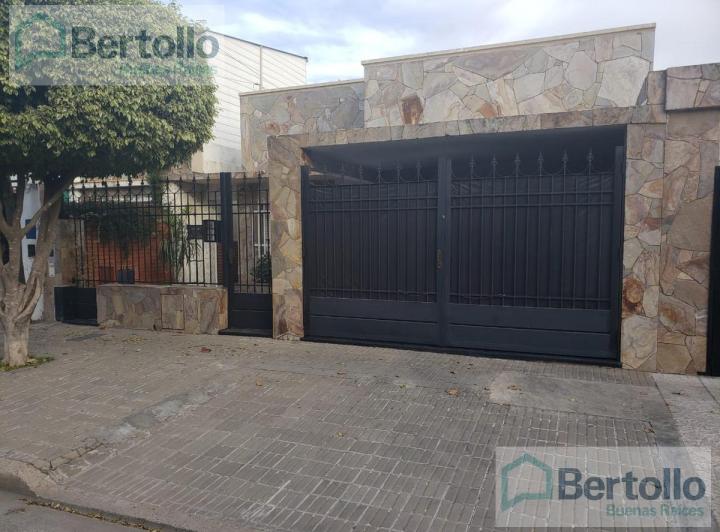 Casa · 194m² · 4 Dormitorios · 1 Cochera
