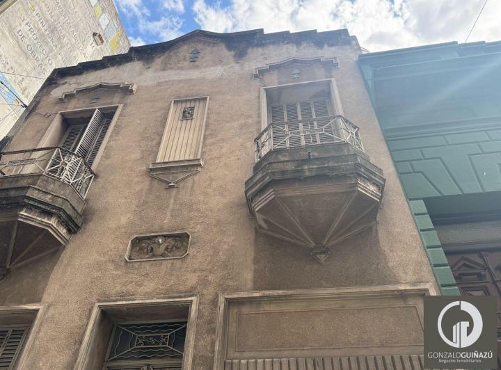 Casa · 180m² · 7 Ambientes