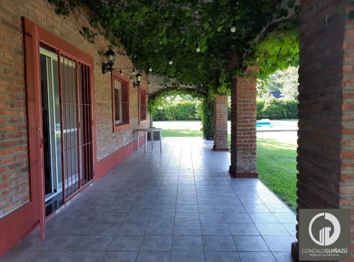 Casa · 2400m² · 5 Ambientes