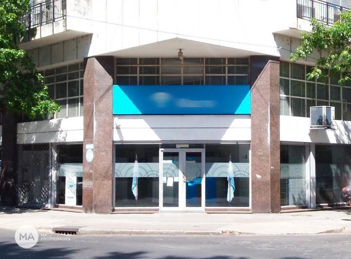 Local comercial · 956m² · 1 Cochera