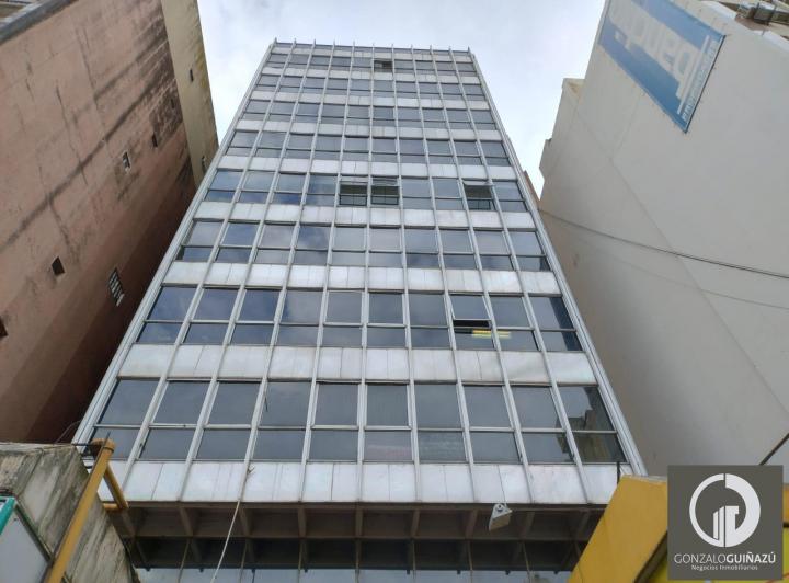 Oficina comercial · 240m² · 6 Ambientes · 4 Cocheras