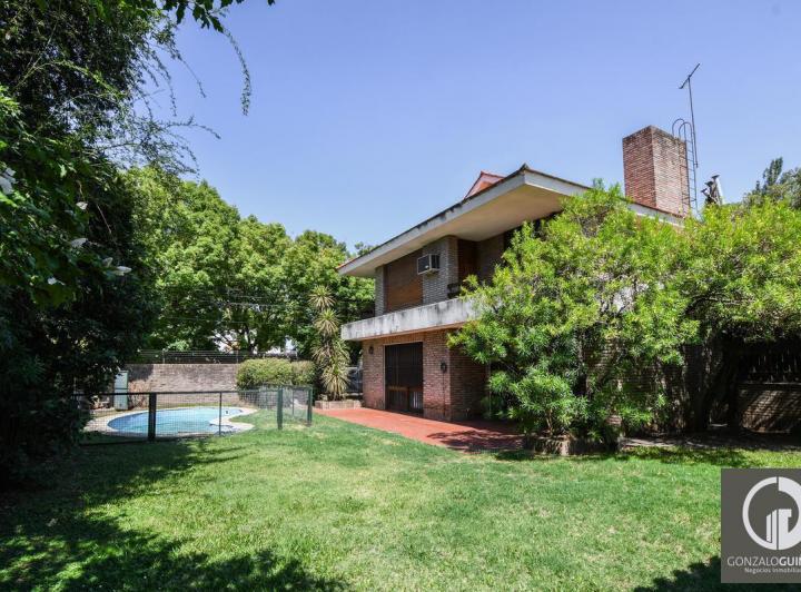 Casa · 330m² · 6 Ambientes · 3 Cocheras