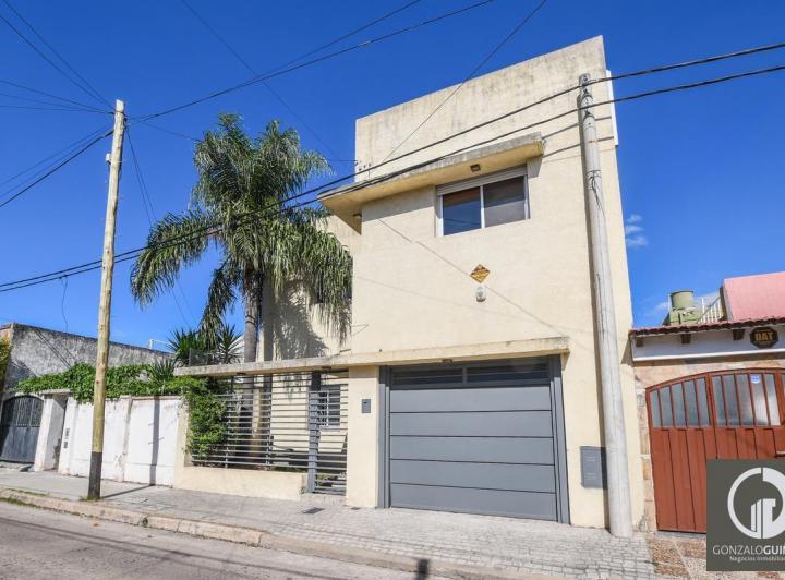 Casa · 220m² · 4 Ambientes · 1 Cochera