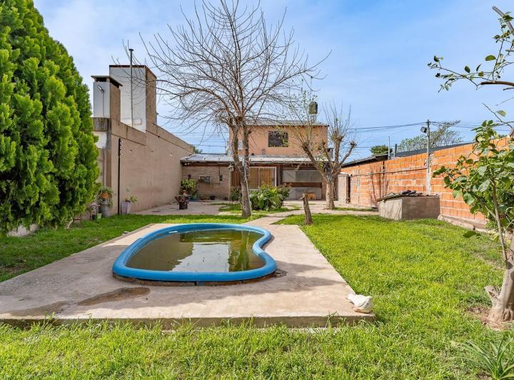 Casa · 182m² · 6 Ambientes · 1 Cochera