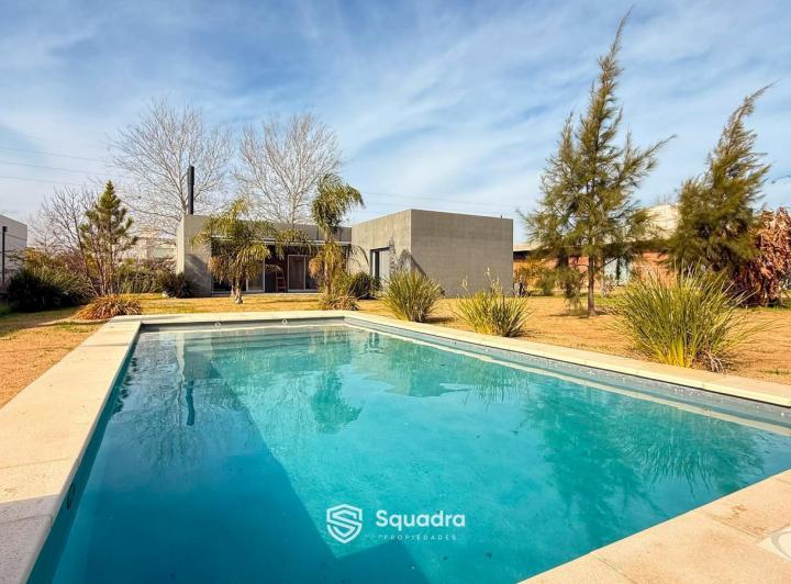 Casa · 110m² · 3 Ambientes · 2 Cocheras