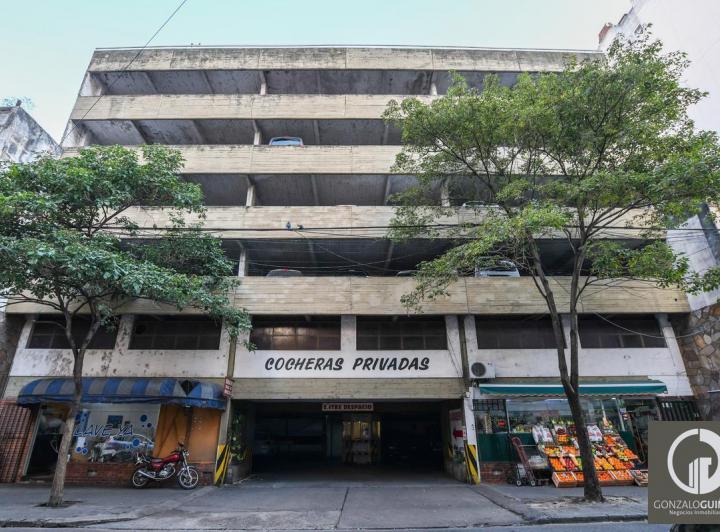 Garage · 200m²