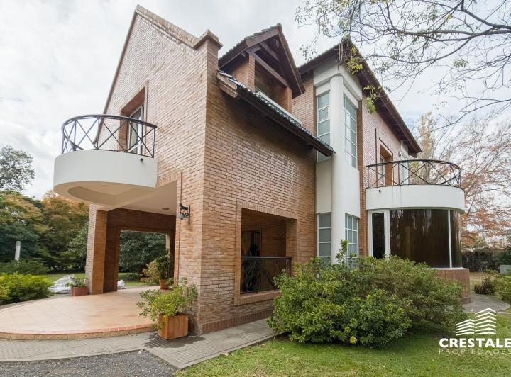 Casa · 303m² · 5 Ambientes