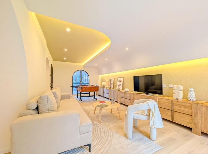 Casa · 223m² · 4 Ambientes · 2 Cocheras