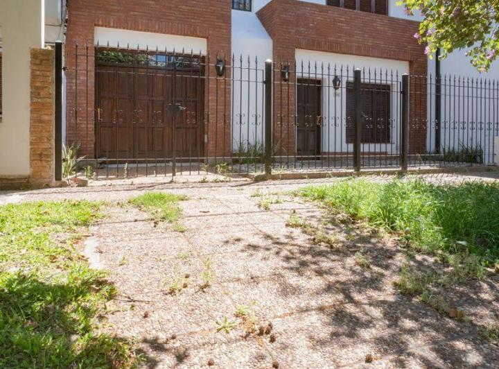 Casa · 151m² · 6 Ambientes · 1 Cochera