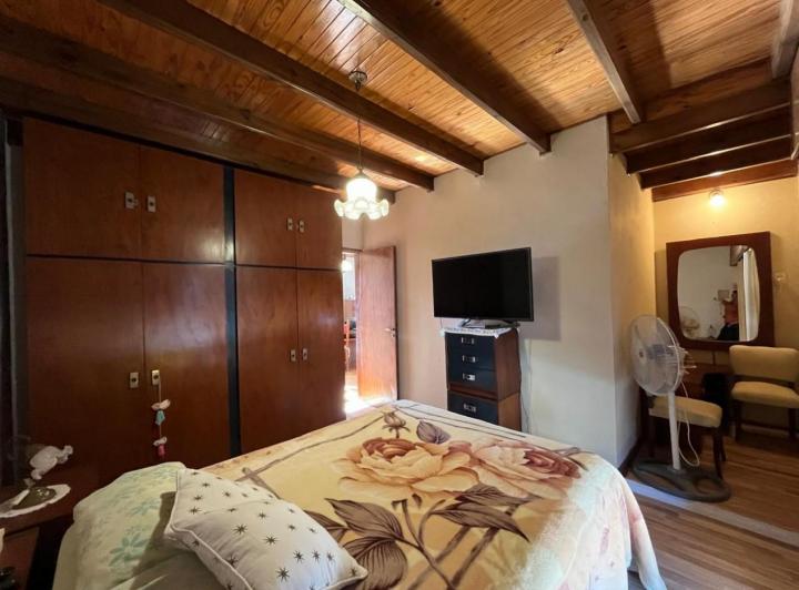 Casa · 260m² · 9 Ambientes · 1 Cochera