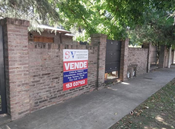 Casa · 137m² · 5 Ambientes · 1 Cochera