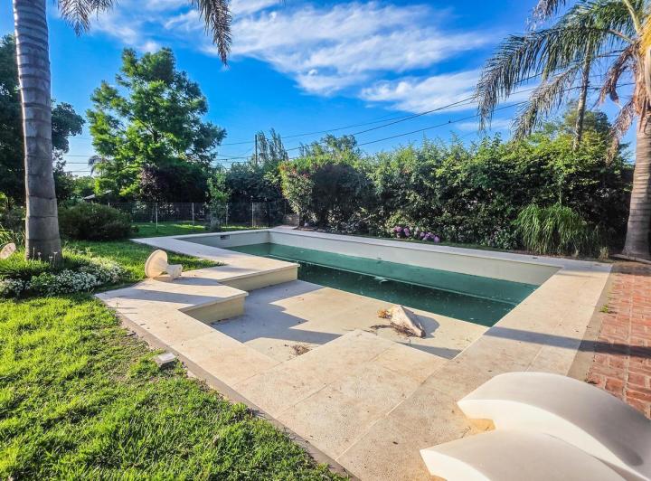 Casa · 250m² · 7 Ambientes · 2 Cocheras