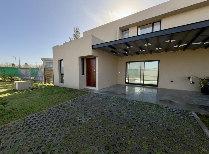Casa · 105m² · 5 Ambientes · 1 Cochera