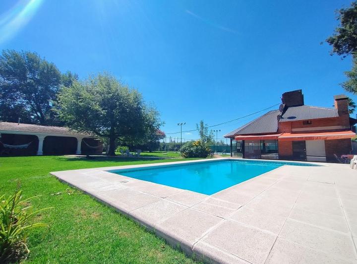 Casa · 258m² · 5 Ambientes · 2 Cocheras