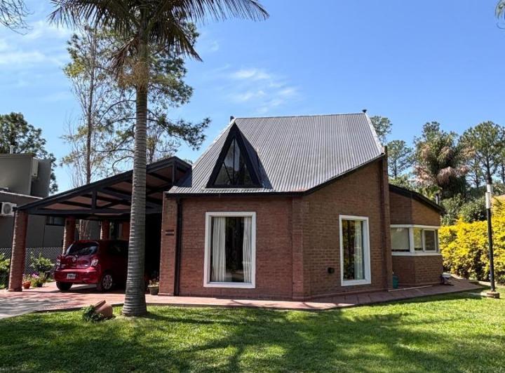 Casa · 203m² · 5 Ambientes · 2 Cocheras