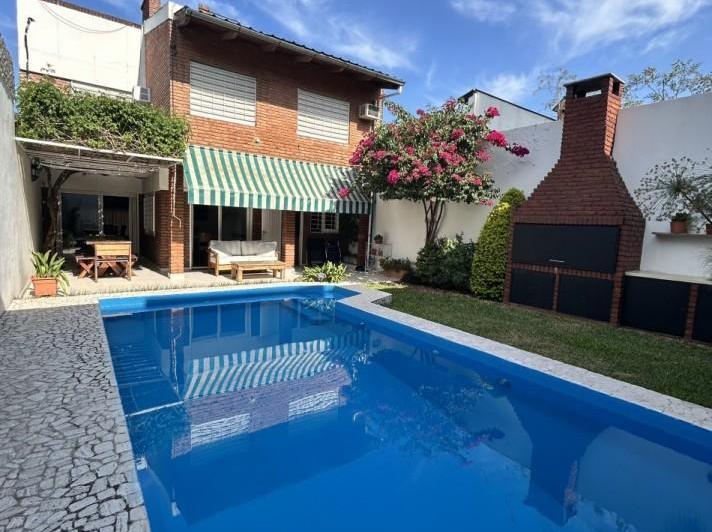 Casa · 236m² · 7 Ambientes · 1 Cochera