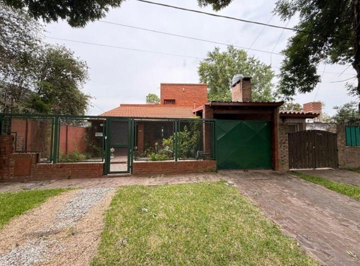 Casa · 156m² · 6 Ambientes · 2 Cocheras