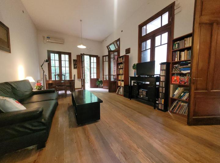Casa · 145m² · 6 Ambientes · 1 Cochera