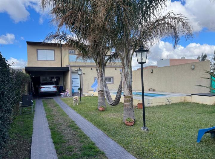 Casa · 310m² · 7 Ambientes · 2 Cocheras