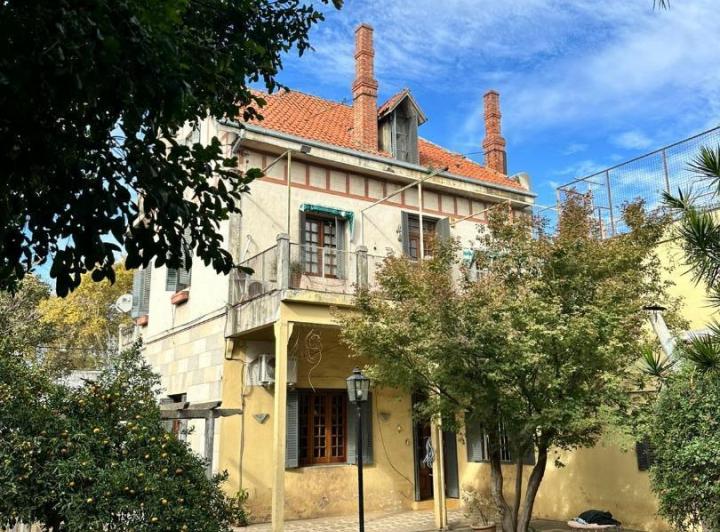 Casa · 305m² · 5 Ambientes · 1 Cochera