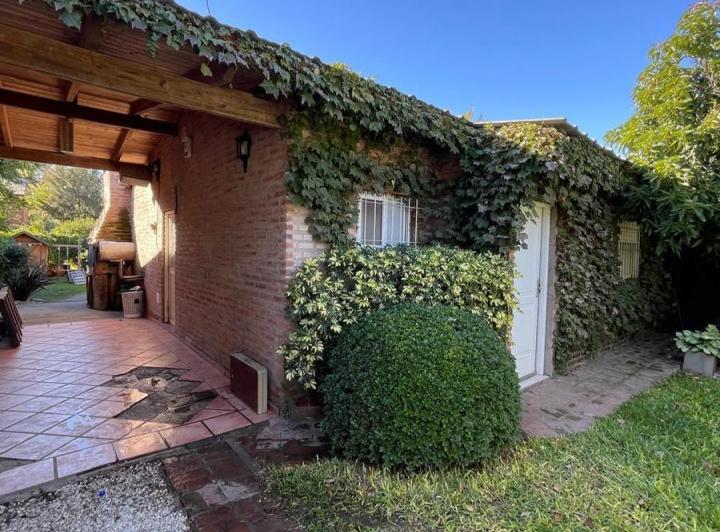 Casa · 79m² · 2 Dormitorios · 1 Cochera
