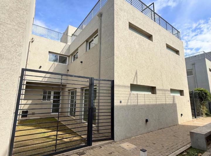 Casa · 102m² · 3 Dormitorios · 1 Cochera
