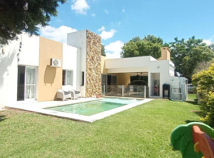 Casa · 102m² · 3 Dormitorios · 2 Cocheras