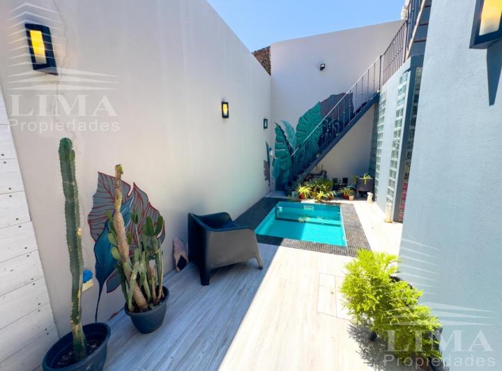 Casa · 180m² · 8 Ambientes · 1 Cochera