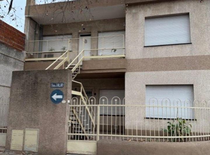 Casa · 200m² · 6 Ambientes · 2 Cocheras